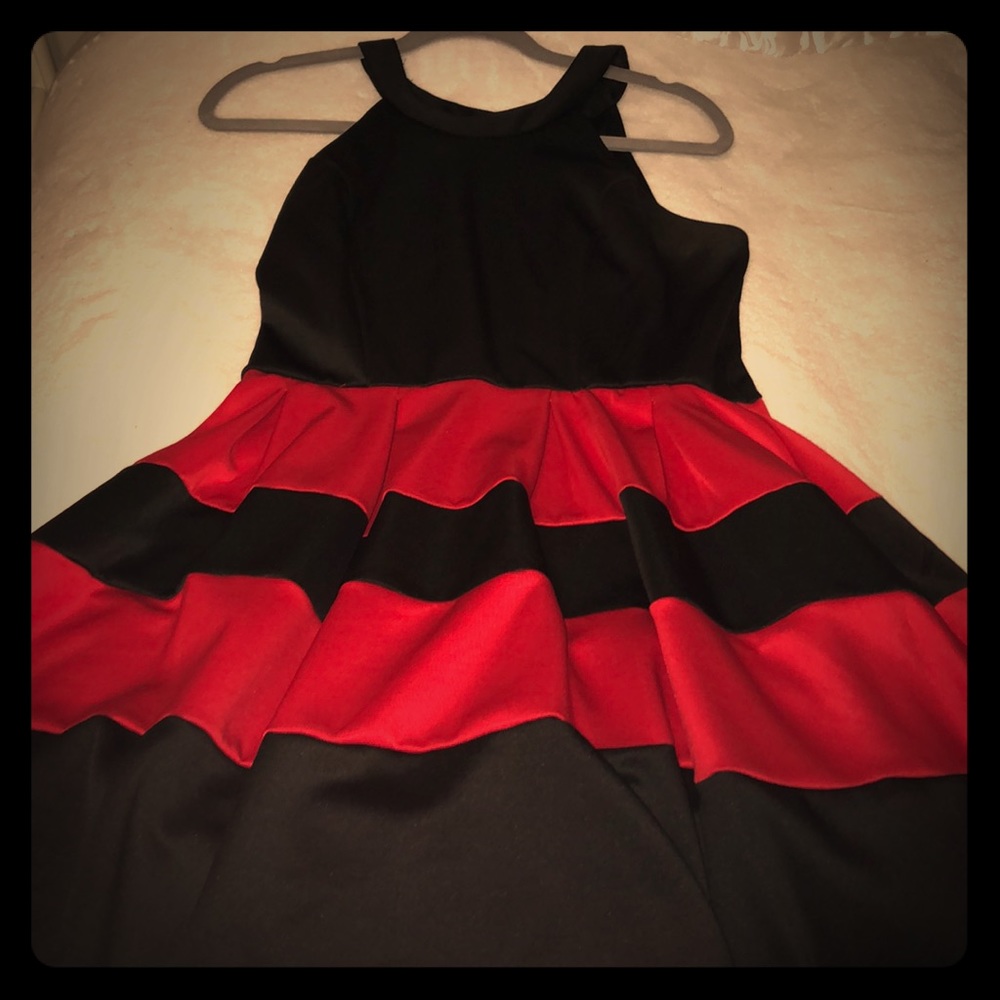 Black and red short dress